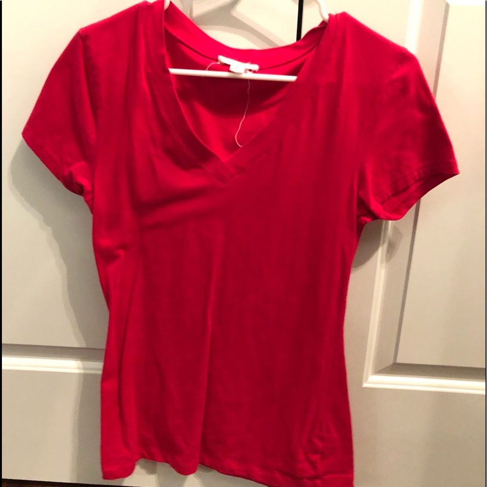 Zenana Outfitters Large Red V Neck Tee